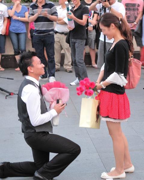 成都吃瓜少女视频曝光是真的吗,真相揭秘